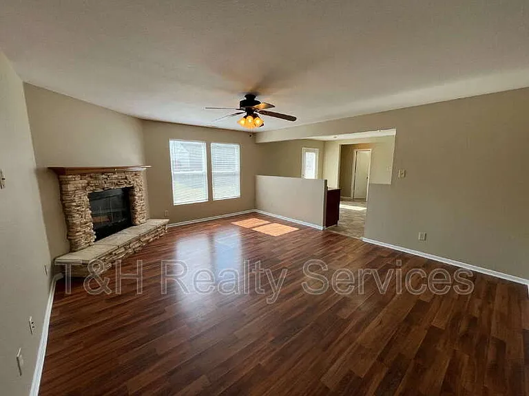 1422 Dowell St — Photo 5