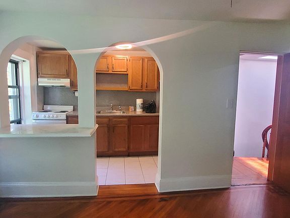 4th image of 67 Saint James Pl #2