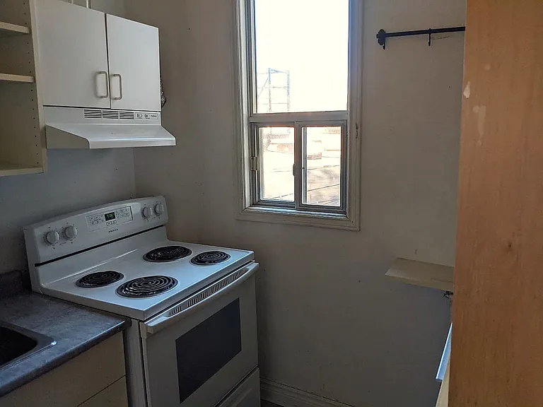 583 Dovercourt Rd #2 — Photo 10