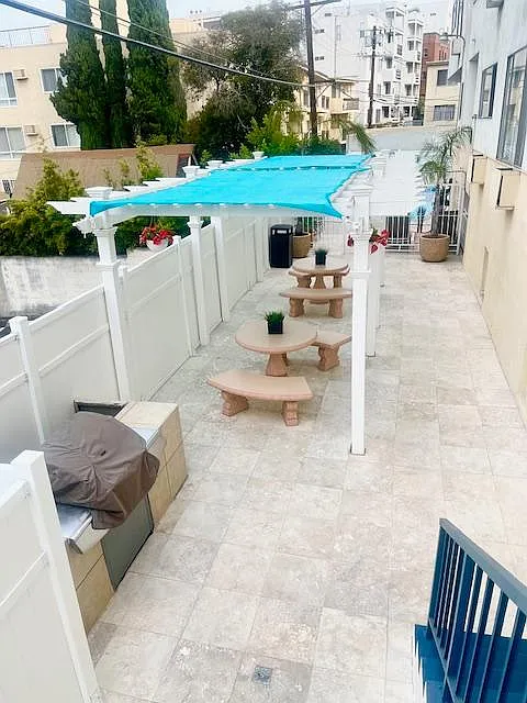 Wilshire Occidental Apts — Photo 4