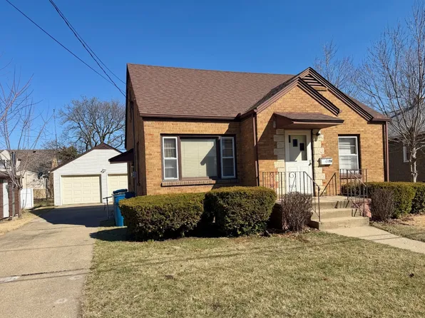 719 12th St, Peru, IL 61354