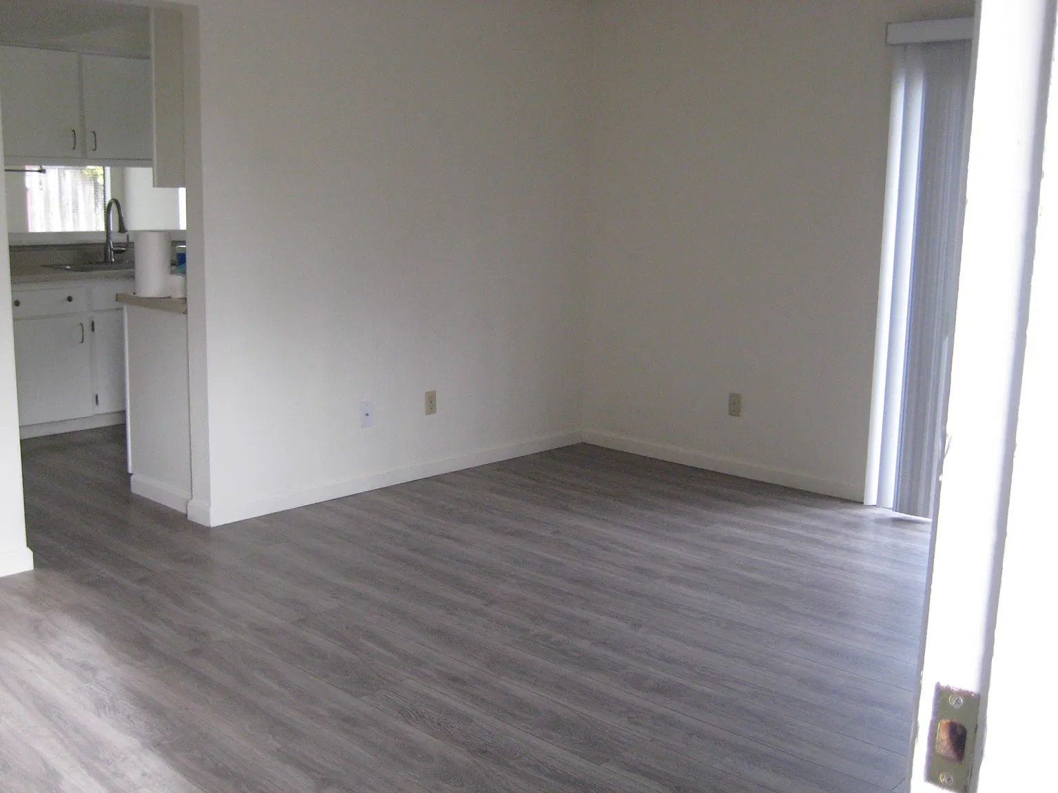 2 bed, 1.5 bath, 964 sqft, $3,295 — Photo 3