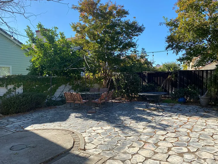 1810 Gardenia Ct — Photo 10