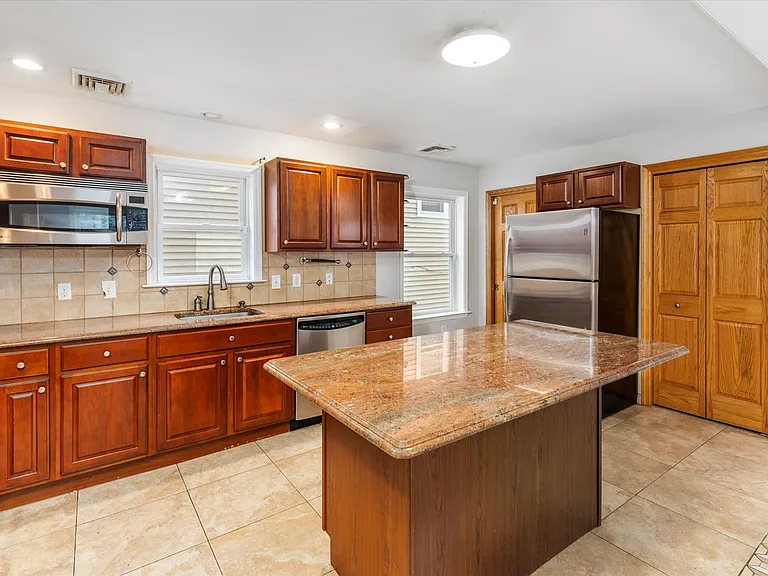 311 Page Ave — Photo 10