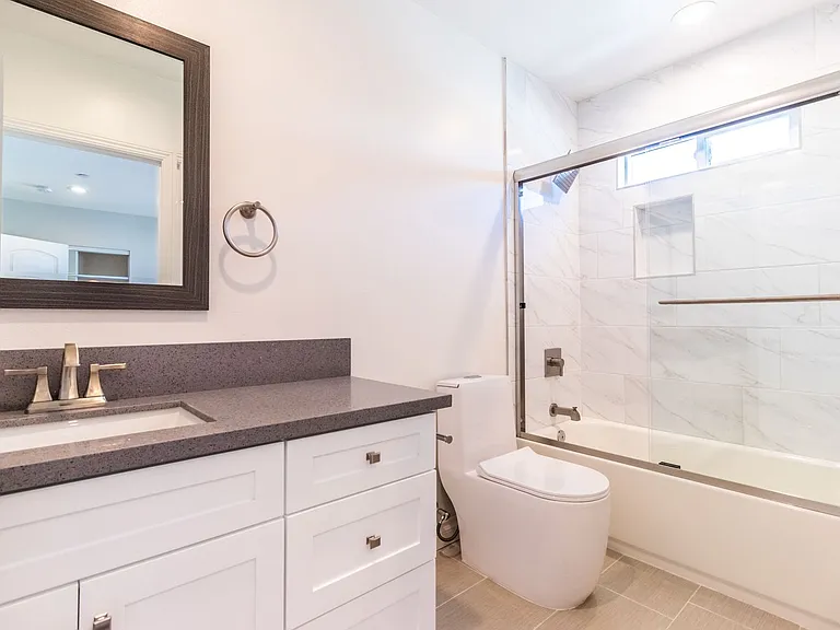 1737 S Longwood Ave — Photo 59