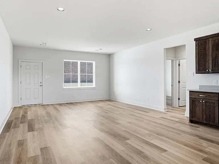 307 Railroad Ave — Photo 16