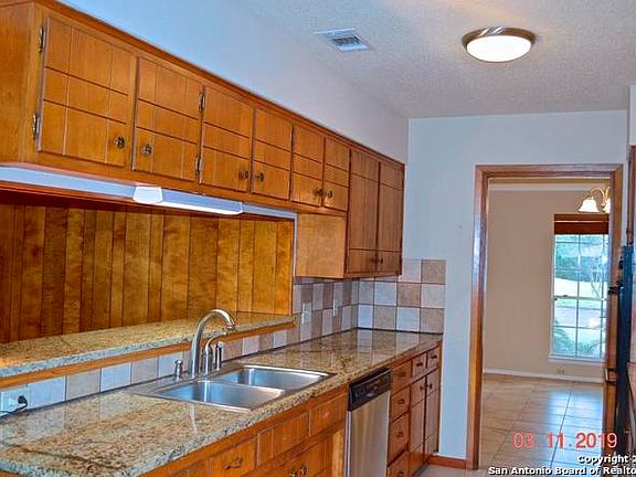 5th image of 405 Balfour Dr