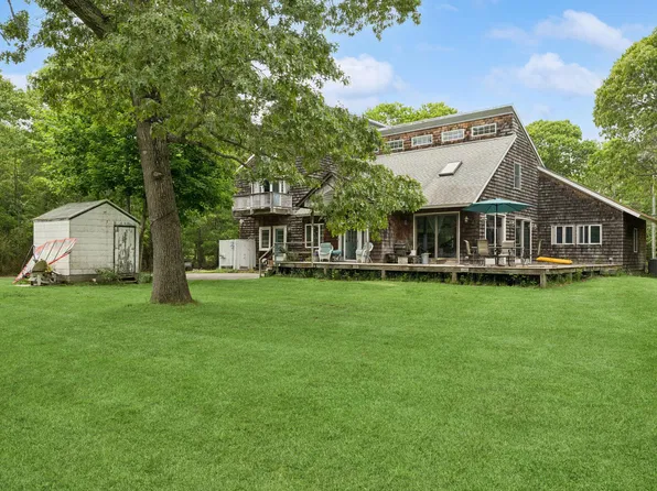 131 Red Creek Rd, Hampton Bays, NY 11946