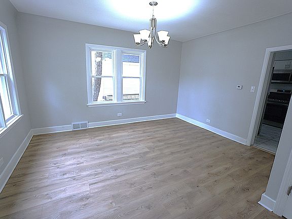 3rd image of 2315 W 112th St
