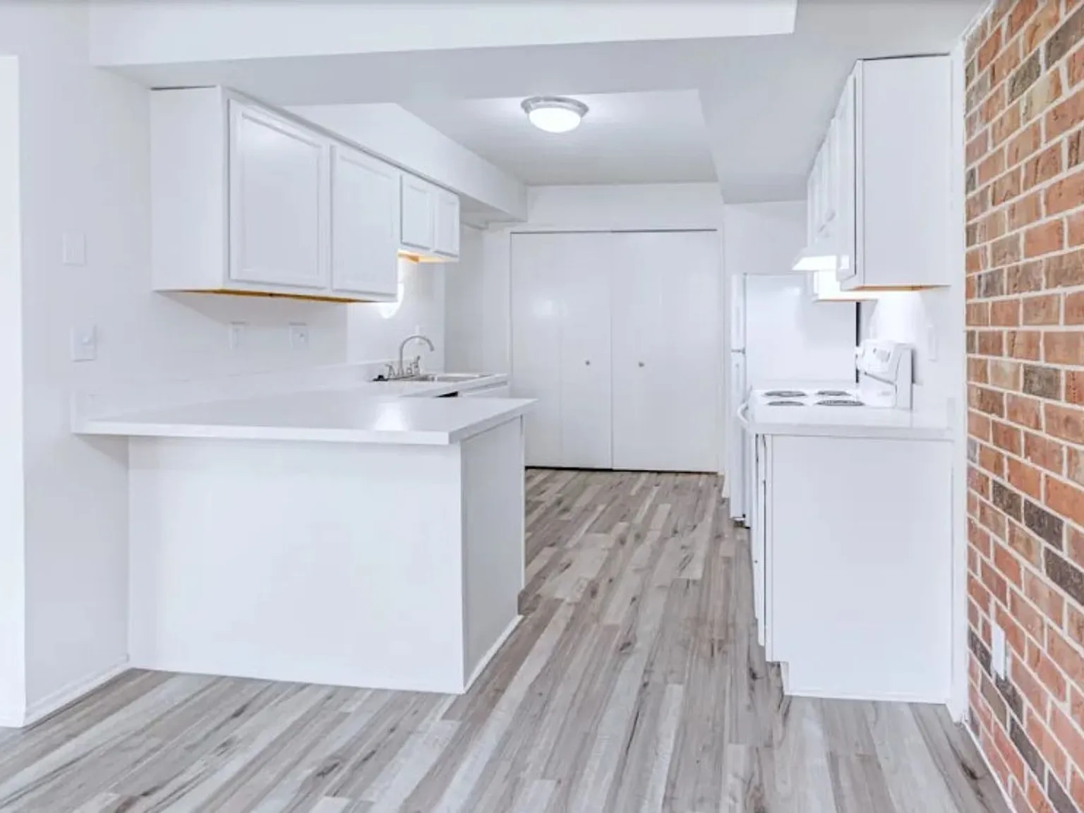 Riverside Townhomes — Photo 4