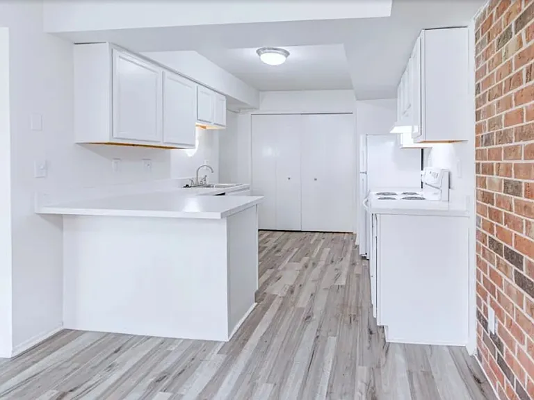 Riverside Townhomes — Photo 4