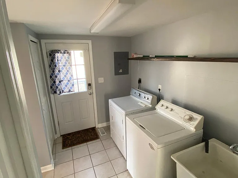 21674 Roosevelt Ave — Photo 8