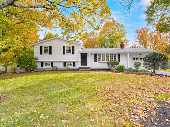 10 Colonial Rd, North Kingstown, RI 02852