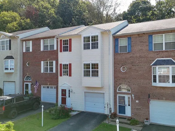 32 Fairway Dr, Mount Clare, WV 26408