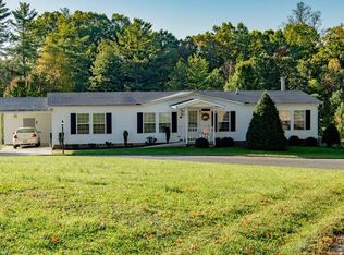 115 Virginia Loop Ln, Hendersonville, NC 28792