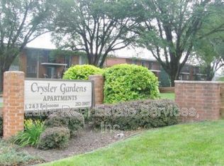 Crysler Plaza West, Independence, MO 64055