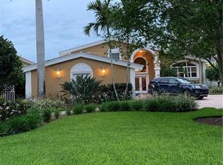 1220 Monterey Blvd NE, Saint Petersburg, FL 33704