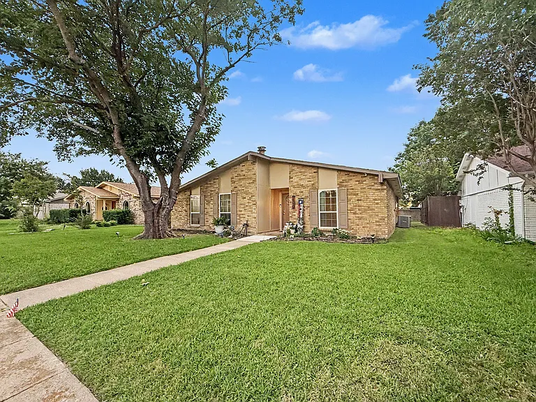 2910 Sweet Gum St — Photo 2