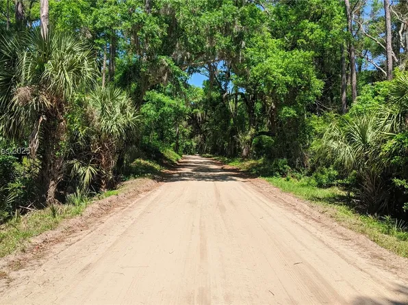 39 Church Rd, Daufuskie Island, SC 29915
