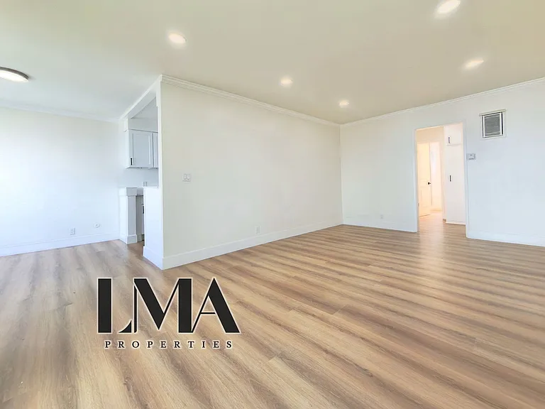 8208 Romaine St #1A — Photo 4