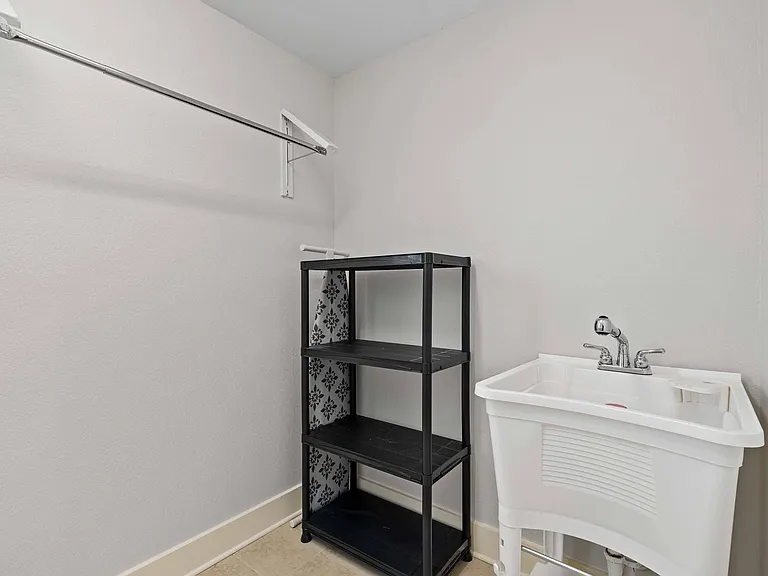 2813 Stock Dr — Photo 14