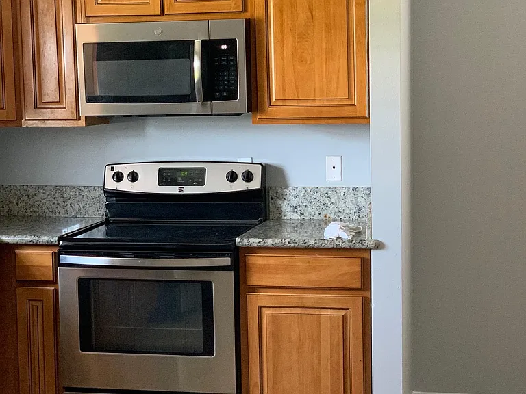 2616 Franklin Ave — Photo 5