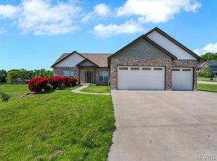 105 Ridgeview Oaks Dr, Washington, MO 63090