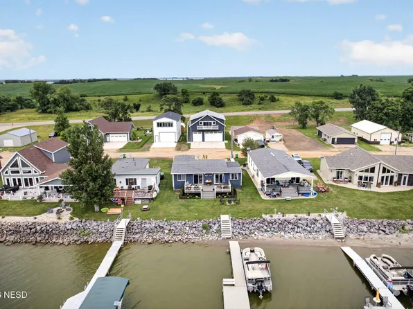 182 N Lake Dr, Castlewood, SD 57223