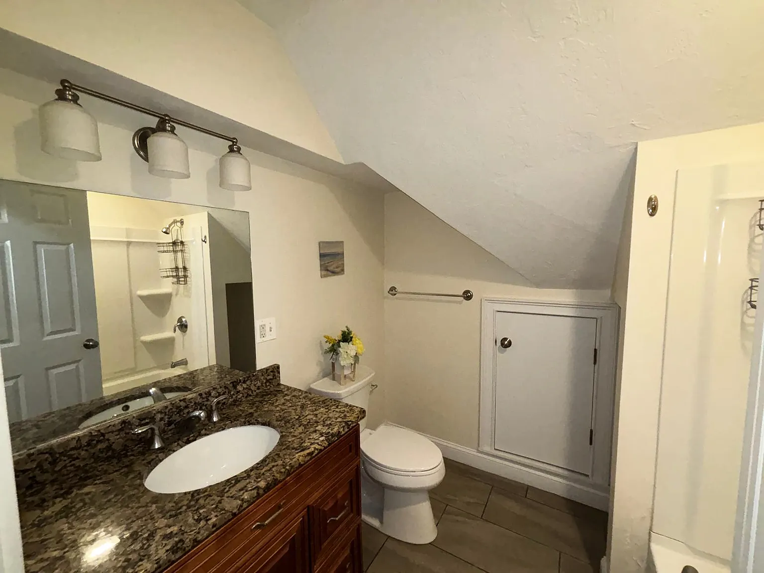2 bed, 1100 sqft, $2,200 — Photo 3