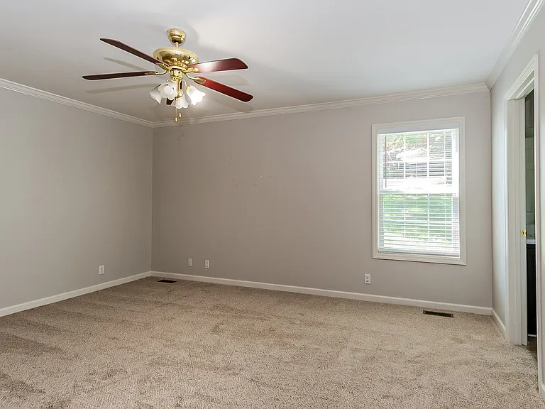 101 Donovan Ct — Photo 11