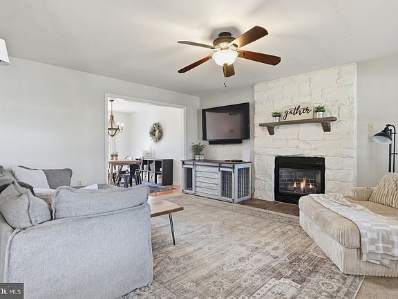 4th image of 8 Dove Ct