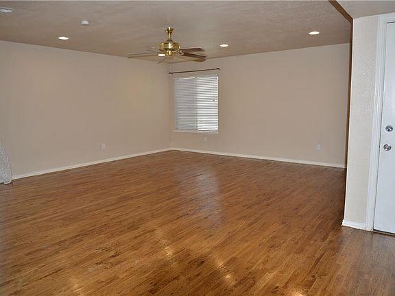 3rd image of 712 Tumbleweed Dr