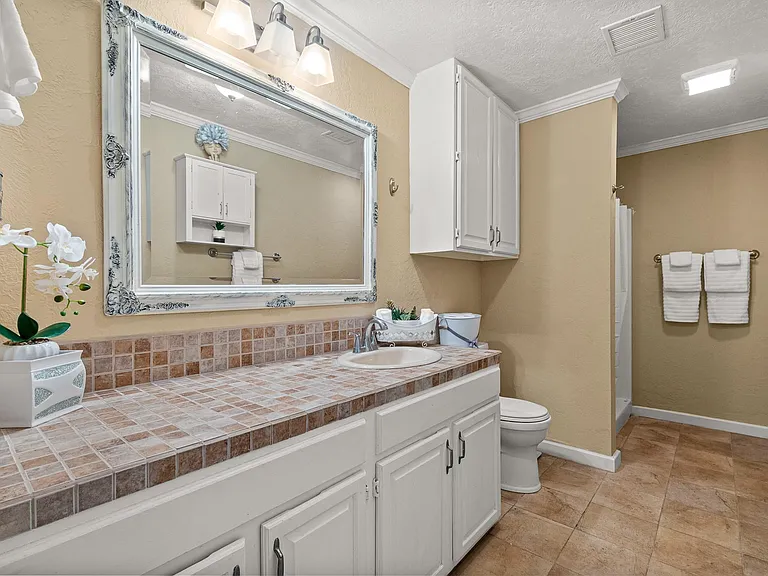 20 Clearview St — Photo 17