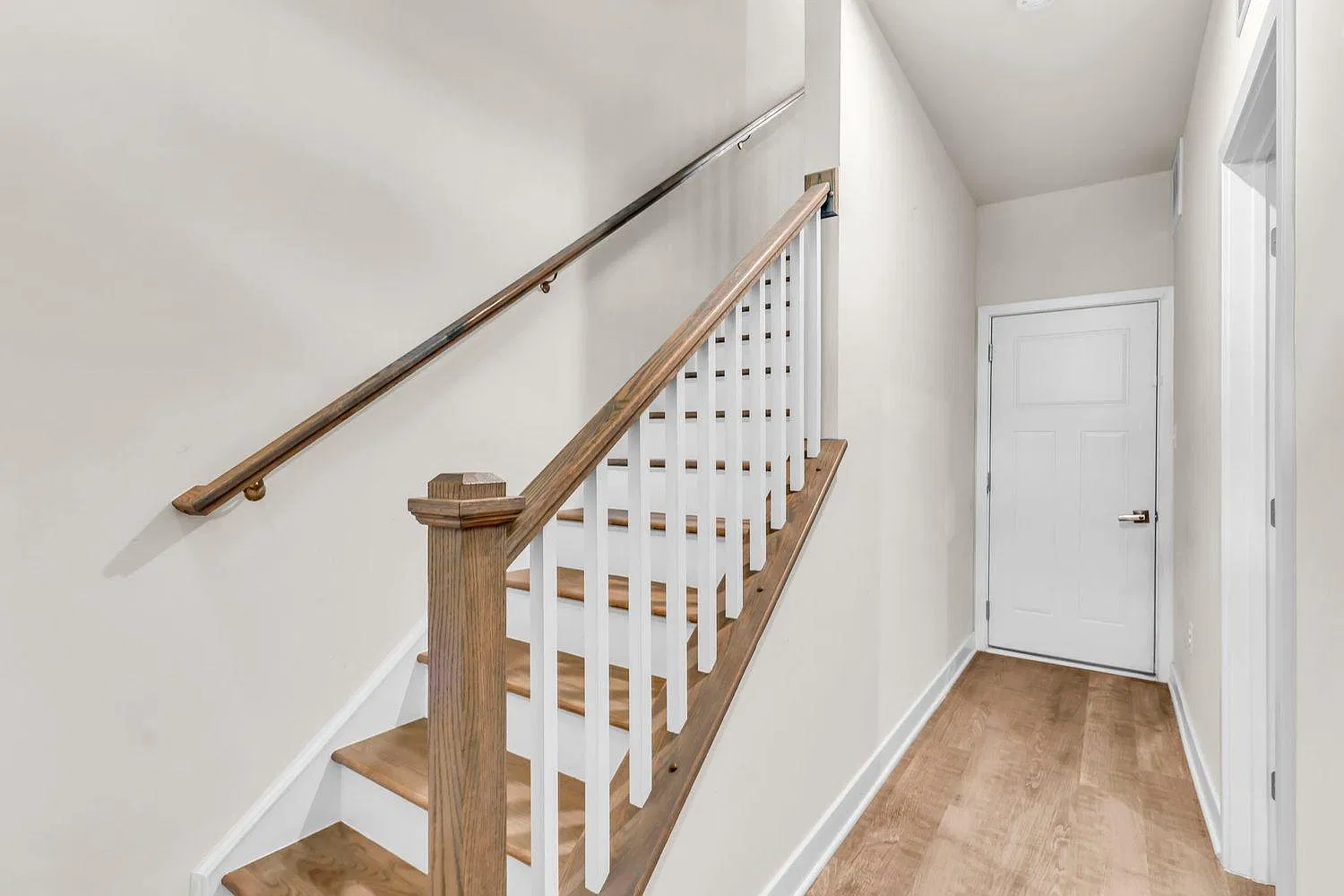 3 bed, 4.5 bath, 1998 sqft, $3,100 — Photo 3
