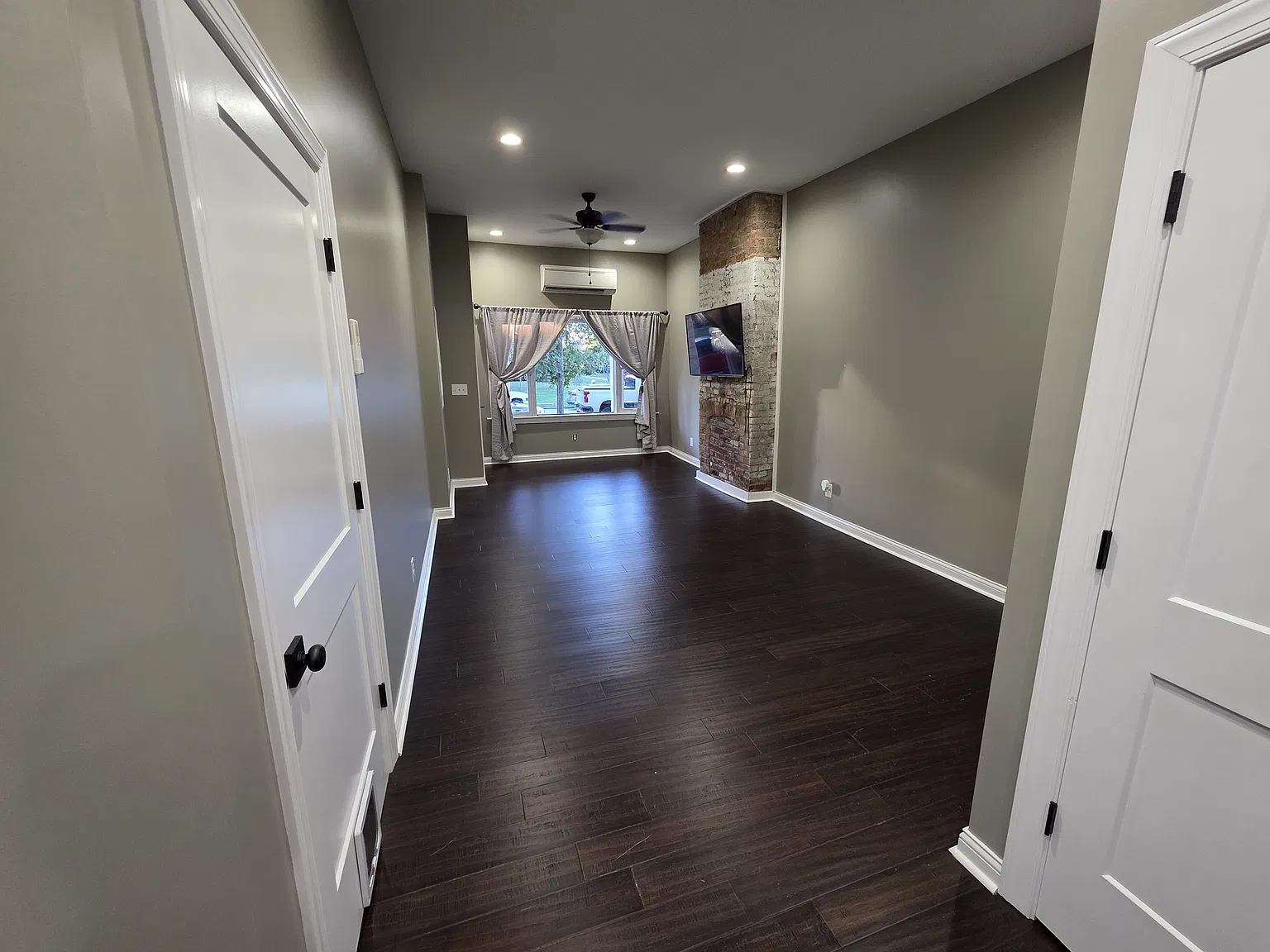 2 bed, 1000 sqft, $1,300 — Photo 4