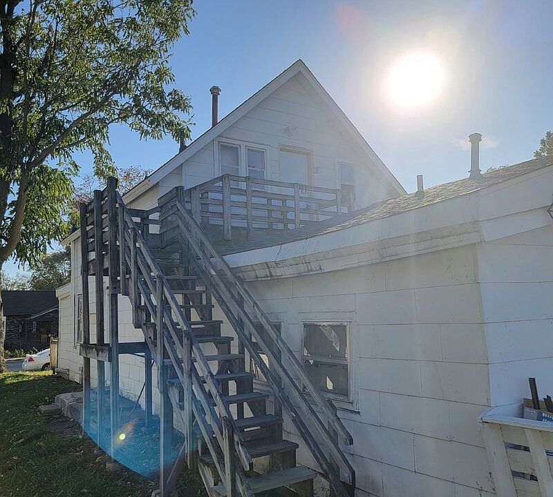 1st image of 2220 E Walnut St APT 3