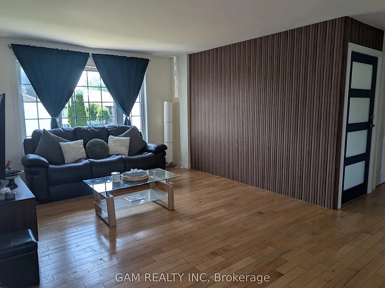11 Jason Cres #UPPER LEVEL — Photo 2