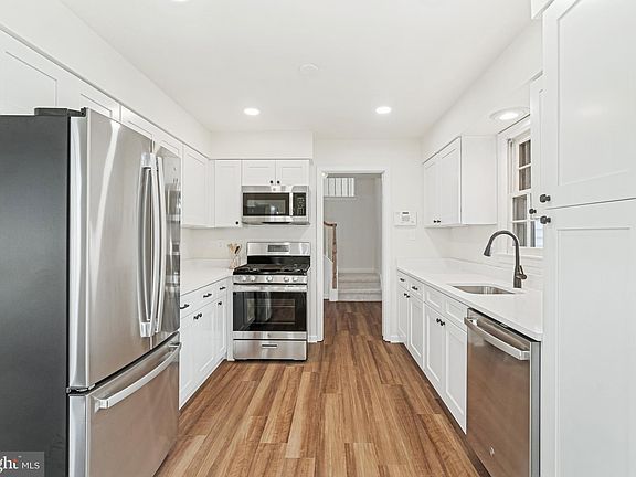 3rd image of 5607 Rowena Dr