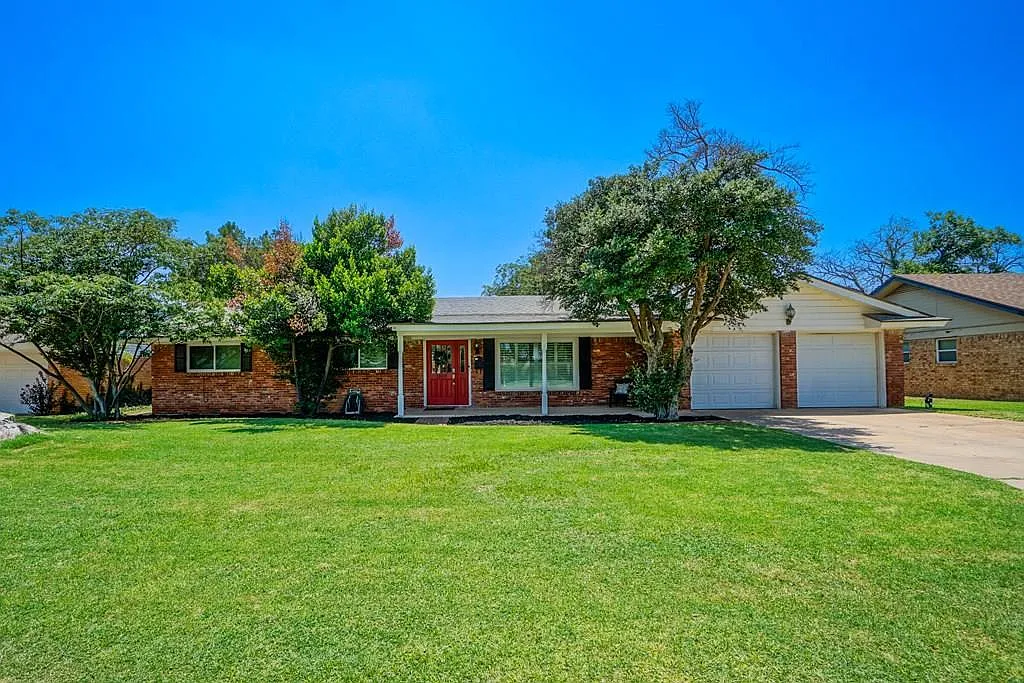 3 bed, 2.0 bath, 1848 sqft, $3,000 — Photo 2