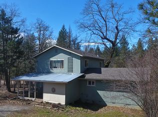 389 Pine Cone Dr, Cave Junction, OR 97523