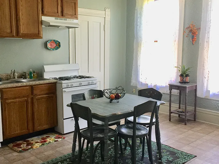 2106 Young Ave #2 — Photo 3