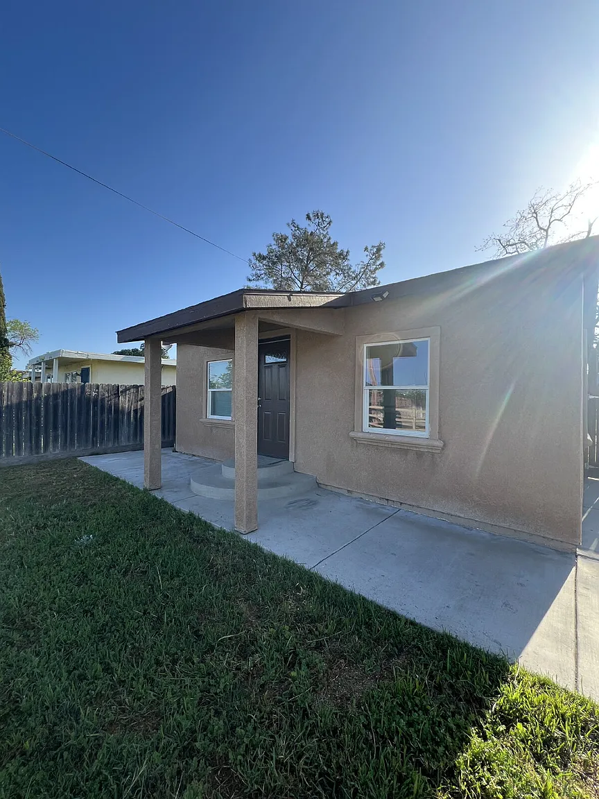 2292 Beachwood Dr photo 1