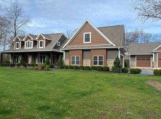 774 Bear Trap Ln, Fontana, WI 53125