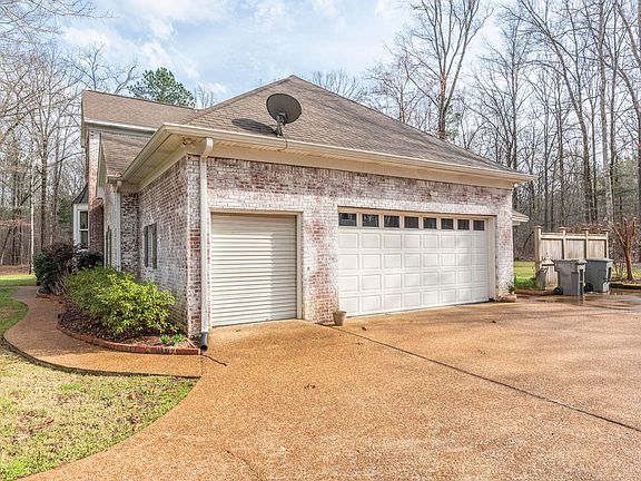 5th image of 265 Densbrook Ln