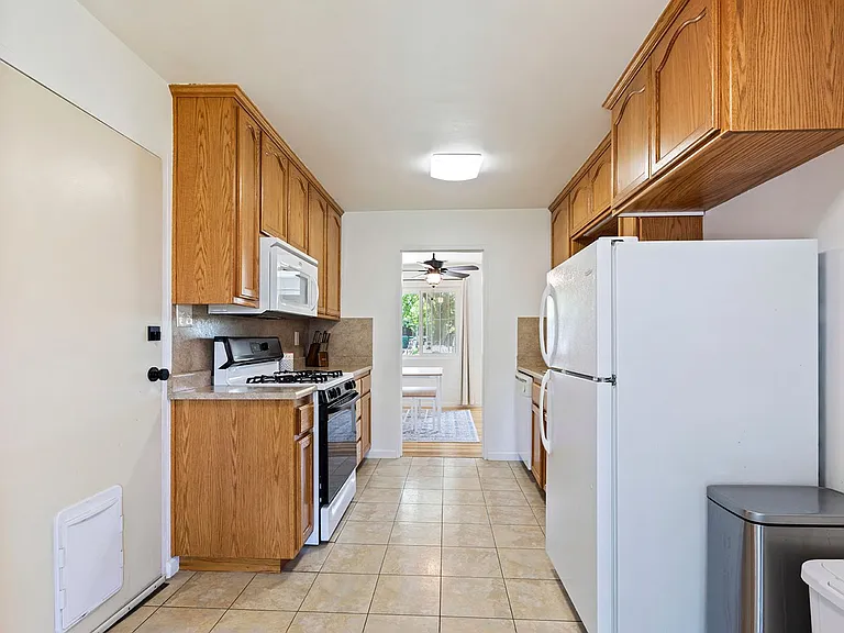 1580 Jeffries Ave — Photo 4