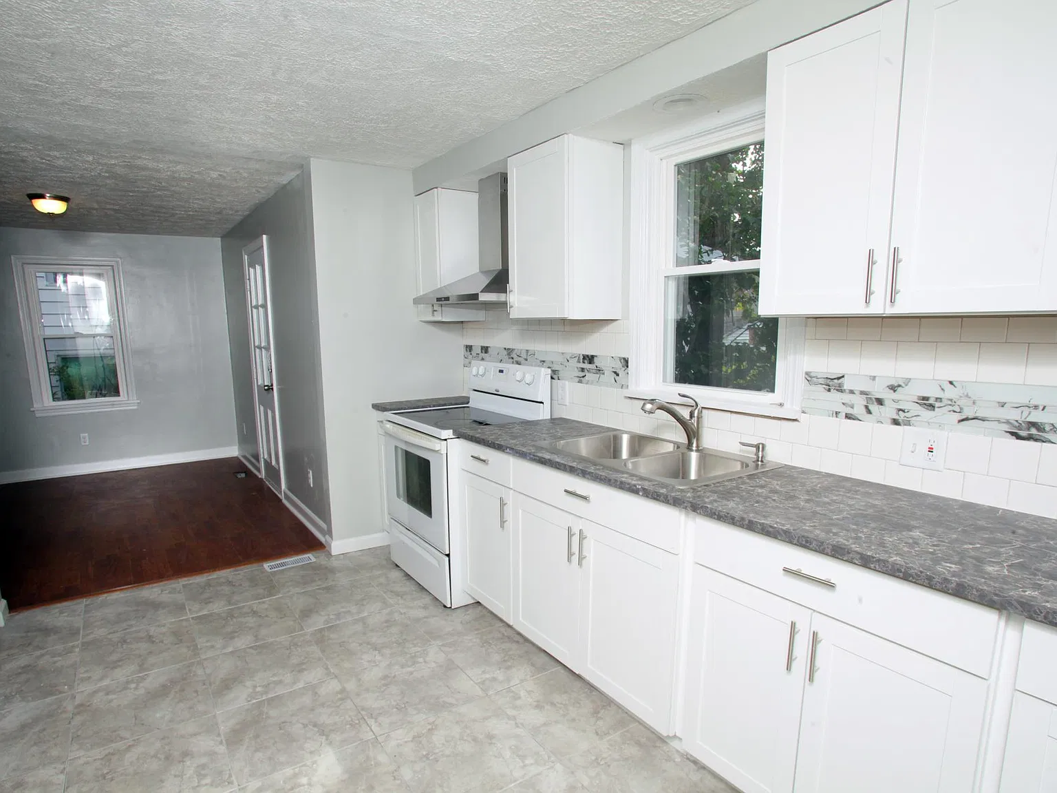 1330 24th St NE — Photo 4