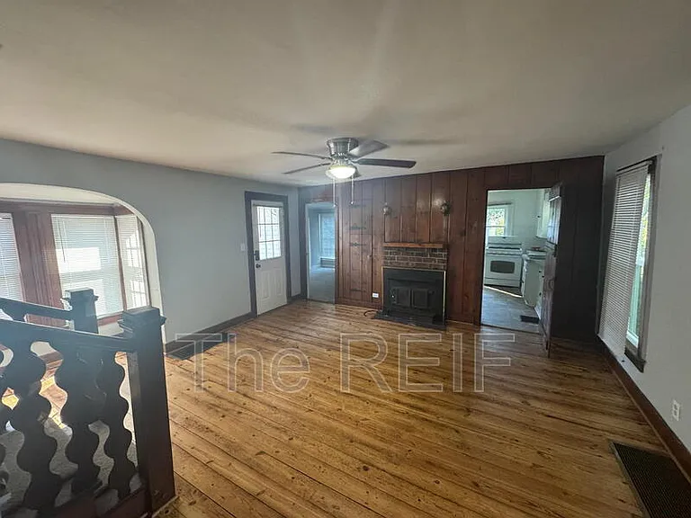 134 E Vienna St — Photo 4