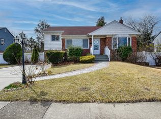 53 Aintree Rd, Westbury, NY 11590