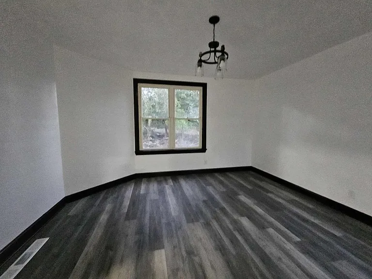 1228 Clairhaven St — Photo 3