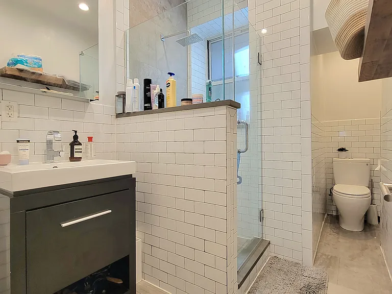 124 E 4th St #2 — Photo 5